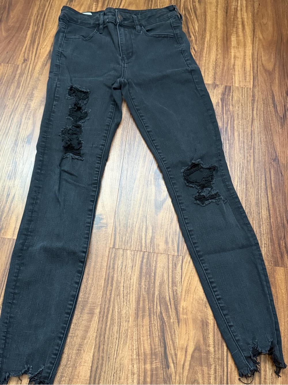 Black Distressed Women's Skinny Jeans